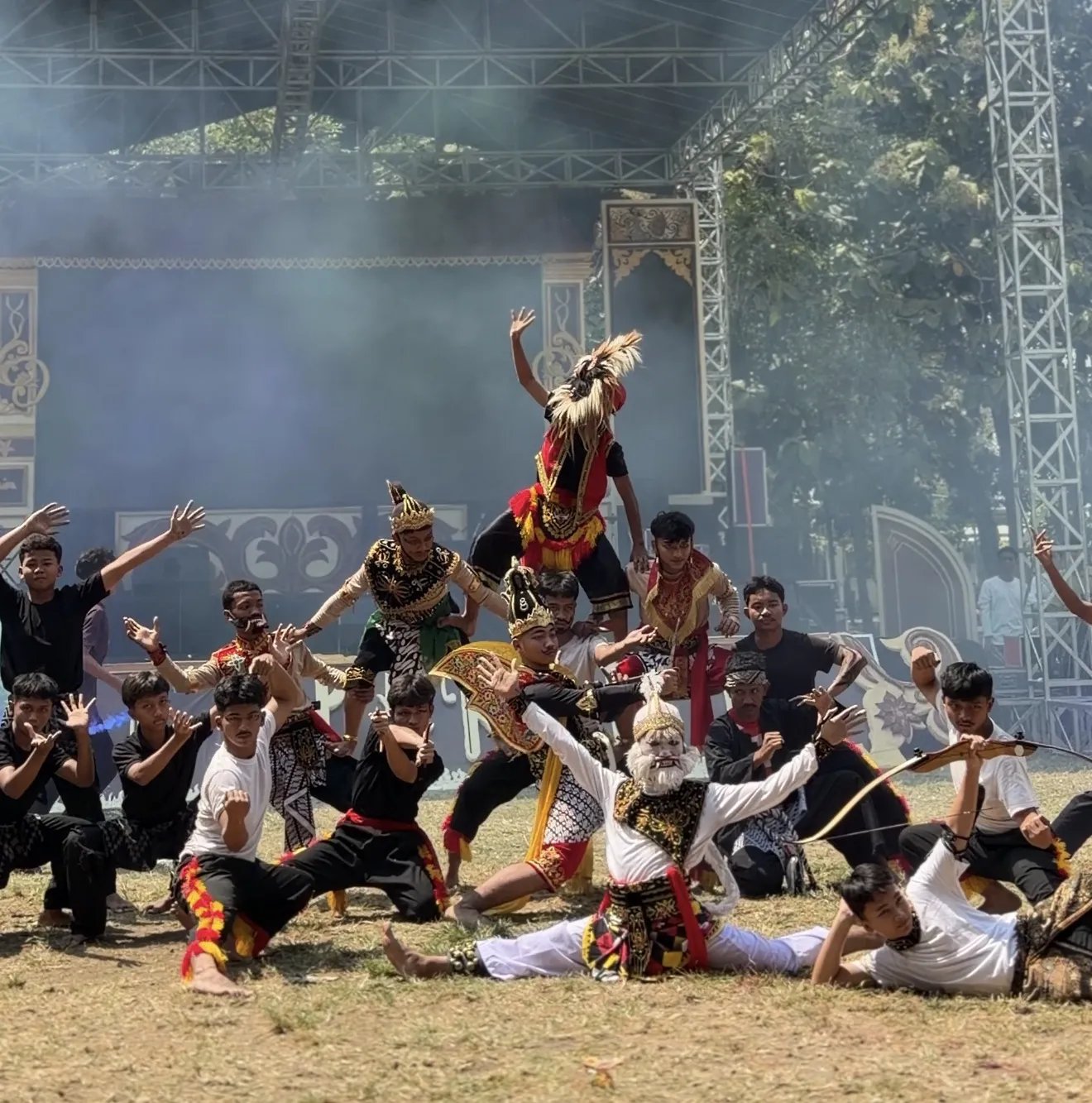 BUMI HARSA 
AKTUALISASI LELUHUR DALAM KARYA