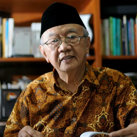 Dr. (HC). KH. Salahuddin Wahid (Gus Sholah)